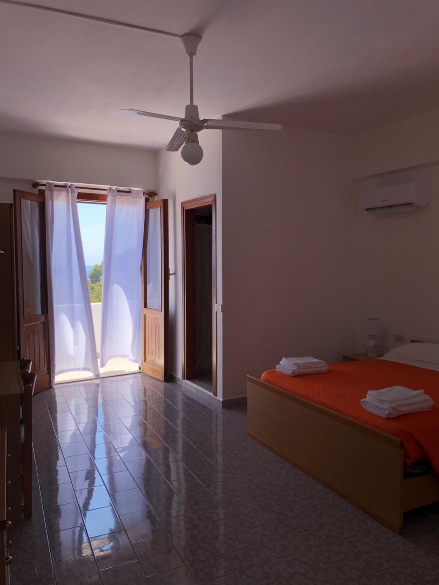 Hotel Ariston Устика Экстерьер фото