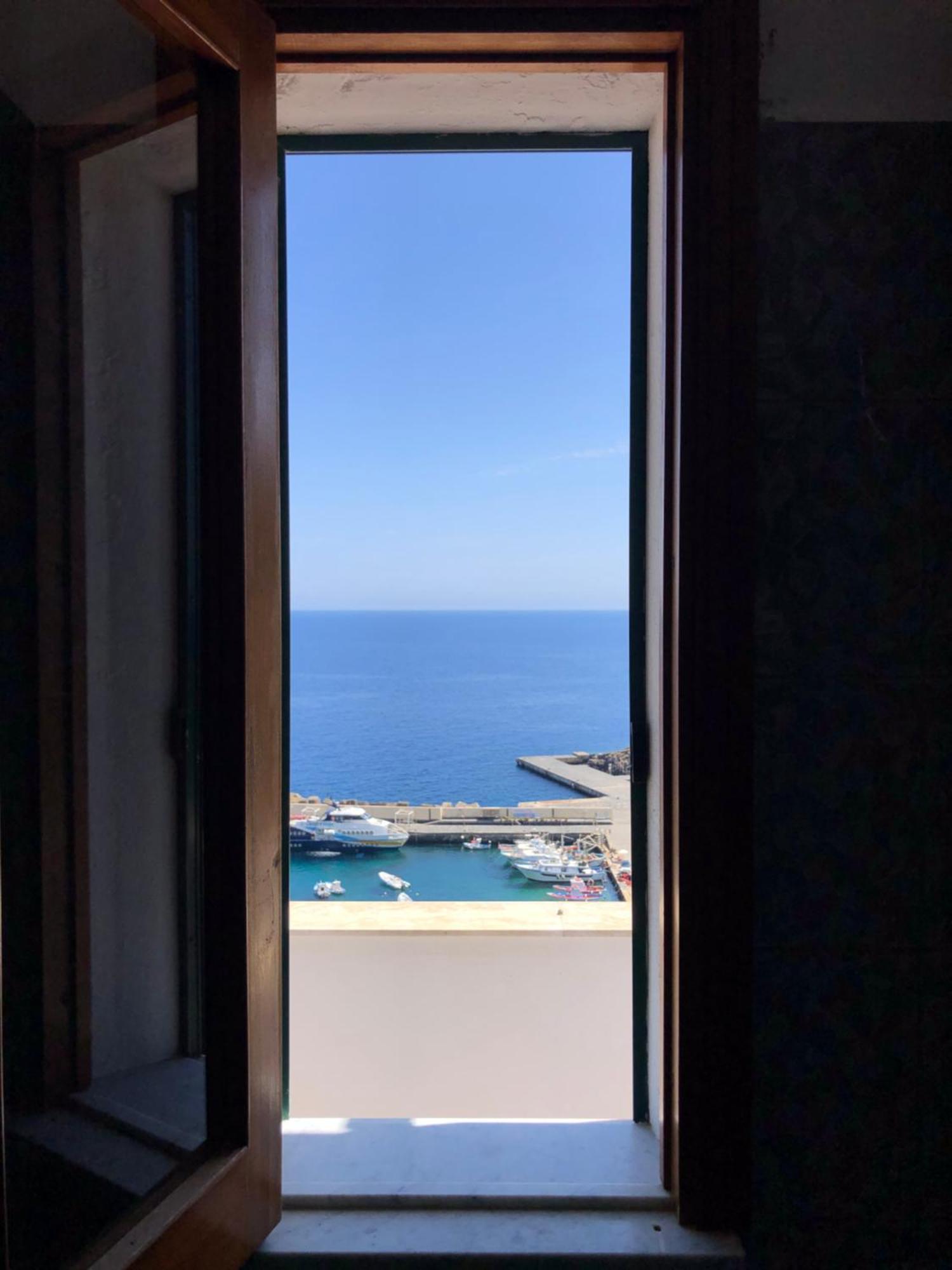 Hotel Ariston Устика Экстерьер фото
